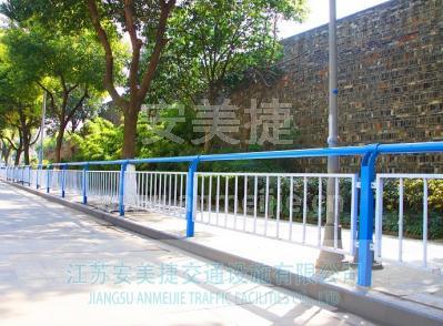 邊緣鋅鋼道路護欄